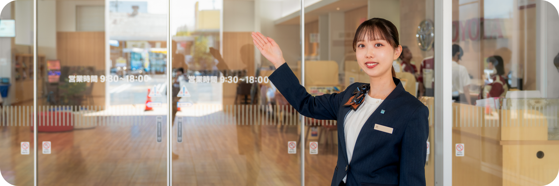 スタッフの働く姿